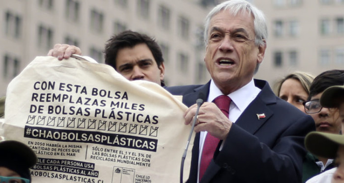 Fail: Piñera celebró con bolsas reutilizables que serían tóxicas el fin del plástico