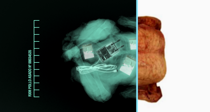 Reo de Osorno escondía un cargador de celular y droga en un pollo asado