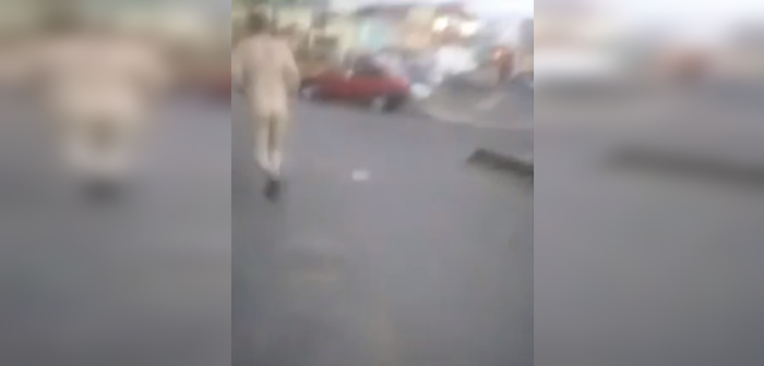 Sujeto es captado corriendo desnudo en Antofagasta: habría hecho 'perro muerto' en fonda