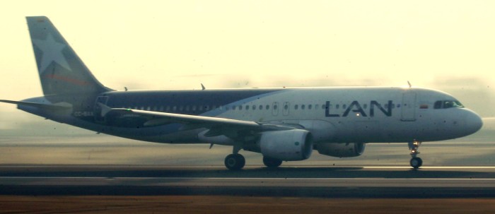 Video muestra descenso de emergencia de avión de Latam: pasajeros utilizaron mascarillas