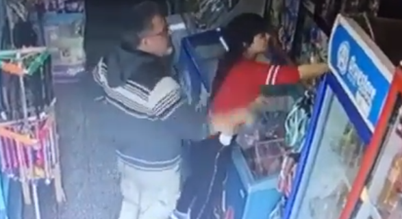 Indignación en Argentina: viralizan video de hombre abusando sexualmente de vendedora