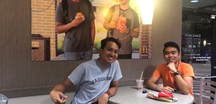 Amigos colgaron un cuadro falso en tienda de McDonald's: 51 días después se hicieron viral