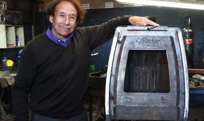 Moderna estufa ecoeficiente promete quemar solo una astilla por hora