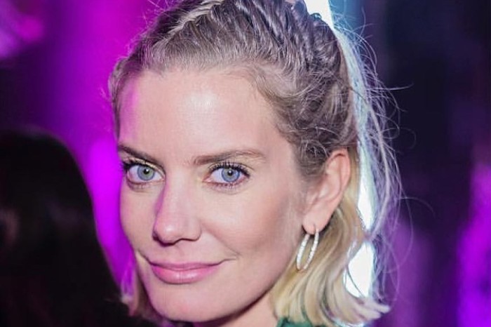 Se desnudó por la patria: Javiera Acevedo posó tapada solo con volantín dieciochero