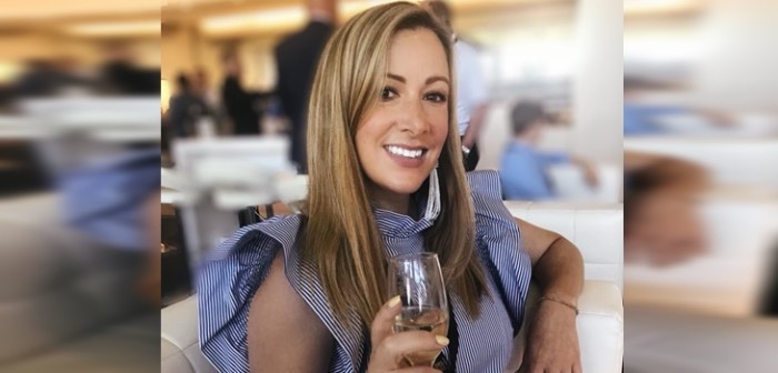 Amigas de locutora de BBC que murió de cáncer revelan su última (y fashionista) petición