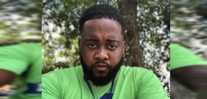 Fotos de padre quejándose tras mudar a su hijo se vuelve viral... y no es por lo que crees