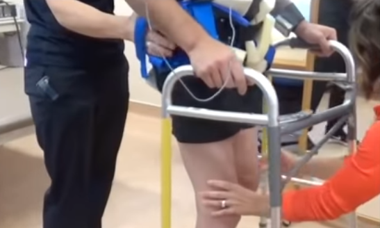 Avance médico: parapléjico logra caminar gracias a implante de electrodo en su columna