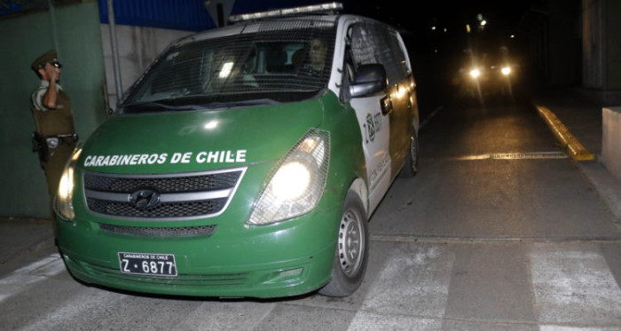 Con cuchillo en mano: hombre fue detenido en pleno ataque a su pareja gracias a vecinos