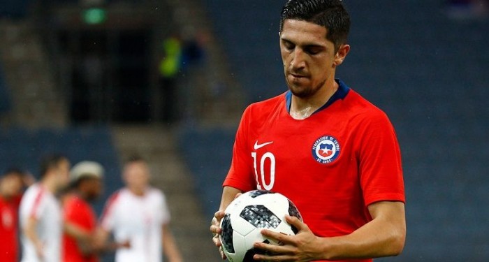 Gesto 'racista' de jugador de la 'Roja' Diego Valdés provoca polémica en Corea del Sur