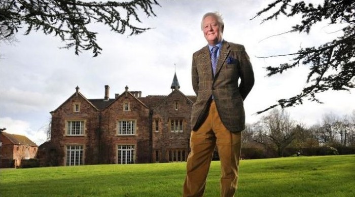 Multimillonario de 72 años busca novia para convertirse en padre: solo tiene 3 requisitos