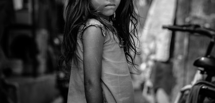 Mujer pidió a hijo y amigos violar a hijastra de 9 años en India: también sacaron sus ojos