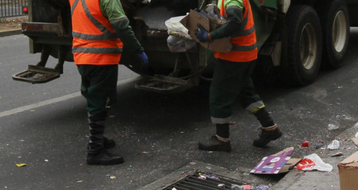 Hombre pierde su pierna en accidente con camión de basura: la salvaron y fijaron al cuerpo