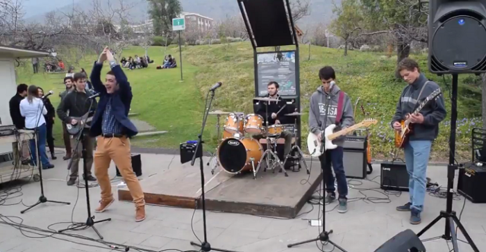 Banda de U. de los Andes quiso lucirse como The Strokes: desató ola de bromas por 'cuicos'