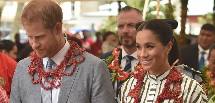 No se aguantaron: Meghan Markle y el príncipe Harry viven ataque de risa durante ceremonia