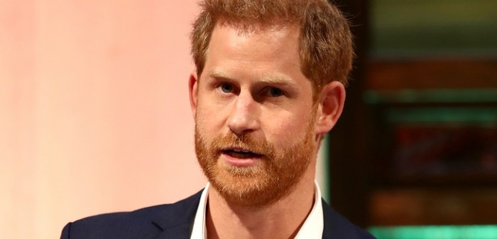 El noble gesto del príncipe Harry con niño que lloraba desconsolado la muerte de su mamá