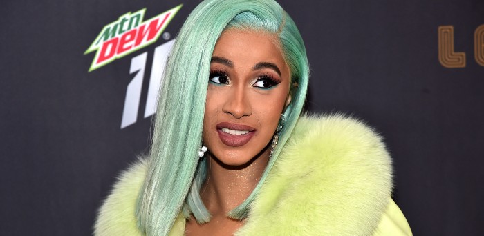 Cardi B se entregó a la policía tras protagonizar violento altercado en club nocturno