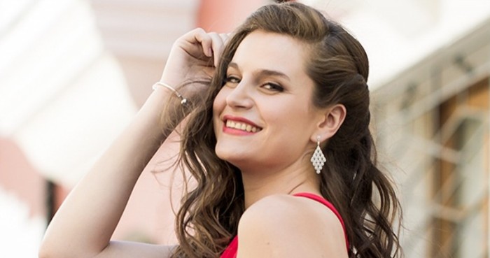 'Muñeca': la extravagante sesión fotográfica de Alejandra Araya donde luce irreconocible