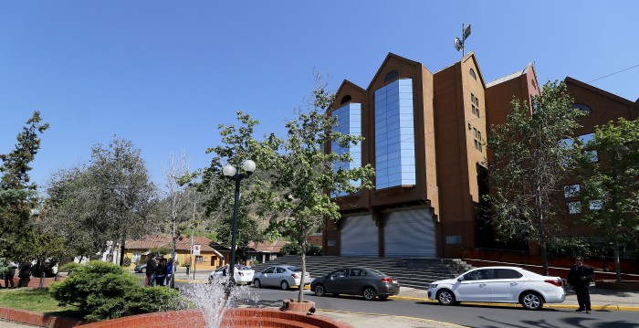 Canal 13 se defiende por polémico reportaje sobre supuesto adoctrinamiento en Liceo 1