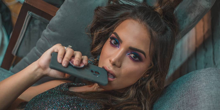 Cantante Anitta causó sensación en redes con foto 'al natural' y diminuto bikini