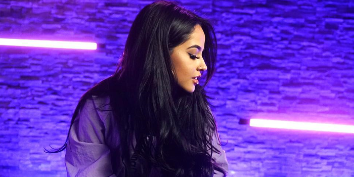Cantante Becky G publicó foto sin maquillaje donde aparece casi irreconocible