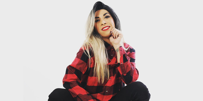 Pensarás que es un spot para cabello: Botota da el salto y protagoniza hilarante comercial