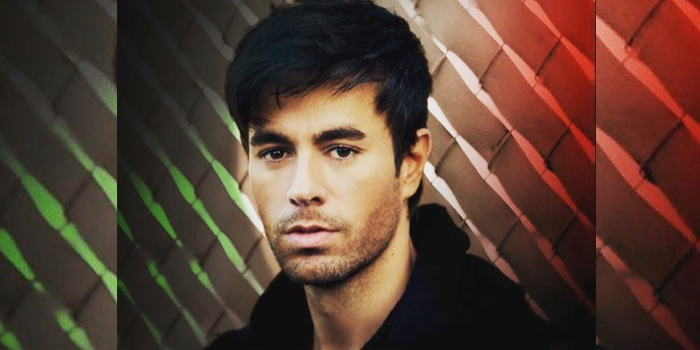 Lo hizo de nuevo: Enrique Iglesias besó a fan en concierto y desató la polémica