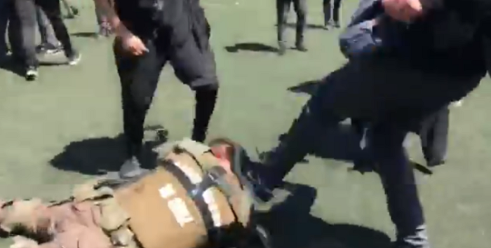 Graban violenta agresión a Carabineros en el INBA: uno fue golpeado en la cabeza