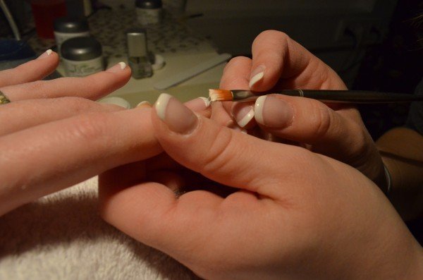 ¿Uñas con extensiones? La peculiar tendencia en manicure que ha causado 'espanto' en redes