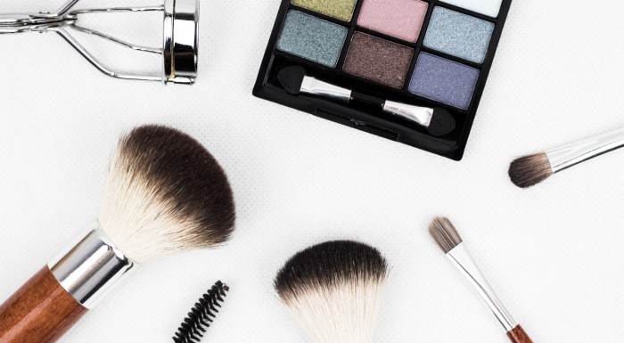 ¿Usas maquillaje? Advierten presencia de químicos tóxicos en algunos productos