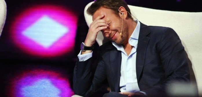 Martín Cárcamo sacó carcajadas tras ser descubierto usando un zapato roto