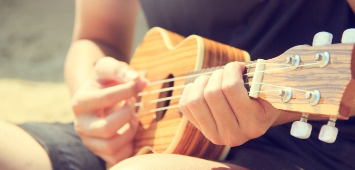Chilenos se han vuelto fan del ukelele: instrumento se alza como uno de los más vendidos