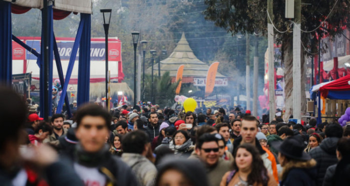 ¿Somos fomes? Estudio reveló la opinión que tienen los inmigrantes de los chilenos