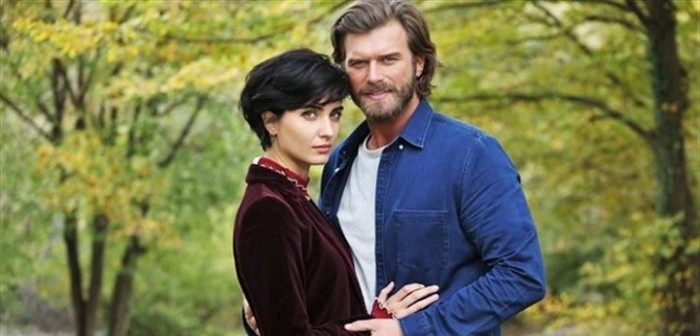 Madre de gemelas y bullados romances: la vida detrás de cámara de 'Sühan' de 'Cesur'