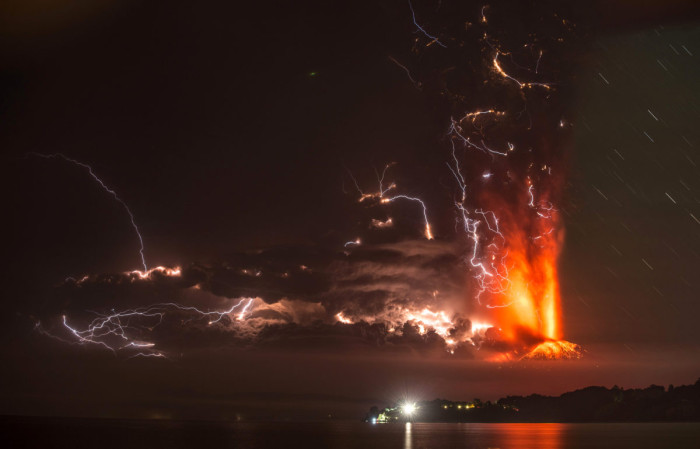 Fotógrafo chileno ganó premio en Italia con asombrosa imagen de erupción de volcán Calbuco