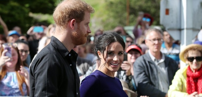 Falda con transparencia le jugó mala pasada a Meghan Markle: dejó ver su ropa interior