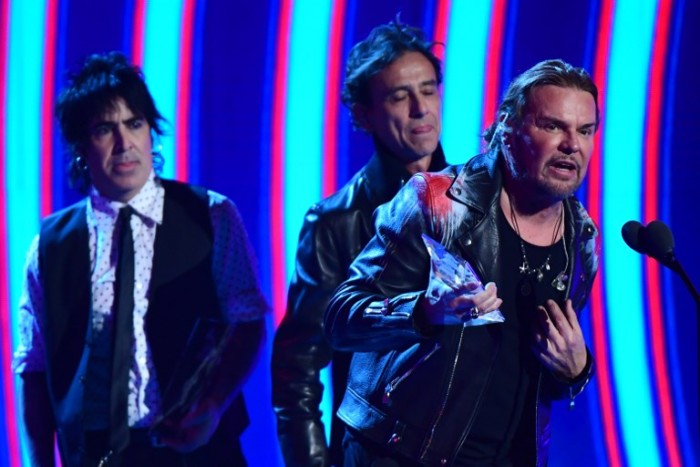 Se le pasó la mano: expareja reveló que vocalista de Maná casi murió al operarse el rostro