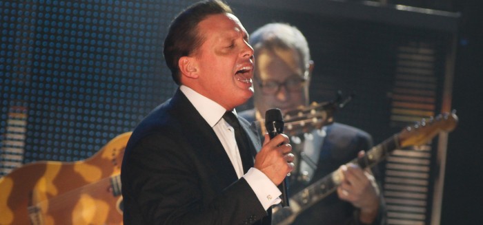 Aracely Arámbula genera revuelo por altar a los muertos con foto de madre de Luis Miguel