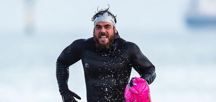 Nadador pasó 157 días en el agua para batir récord: mostró las consecuencias en su cuerpo