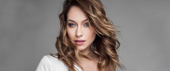 Adiós al cobrizo: Ingrid Aceitón apostó por veraniego cambio de look y se llenó de elogios