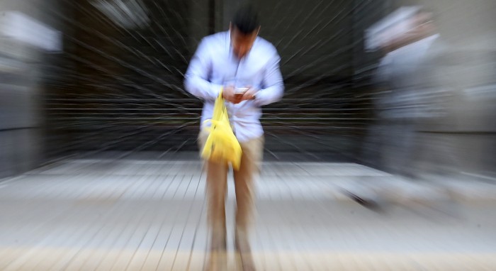 Certero mensaje de empaquetadora a quienes exigen bolsas en supermercados se volvió viral
