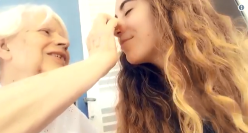 Joven publicó tierno momento de lucidez de su abuela con Alzheimer y se convirtió en viral