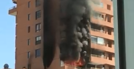 Edificio de Vitacura debió ser evacuado por incendio en piso 19: se desconocen las causas
