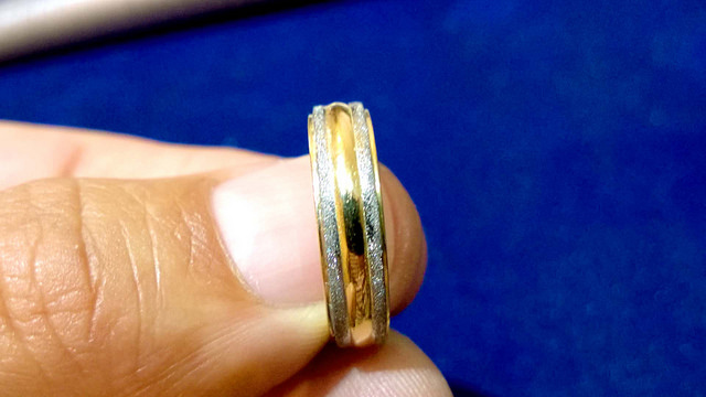 El genial truco de novios en foto de compromiso que encantó en redes: no estaba preparado