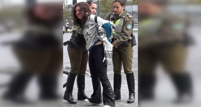 Ciclista acusó violencia de carabineras en fiscalización: 