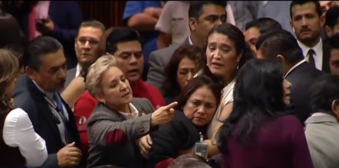 Diputada mexicana vivió crudo momento en plena sesión: se enteró del asesinato de su hija
