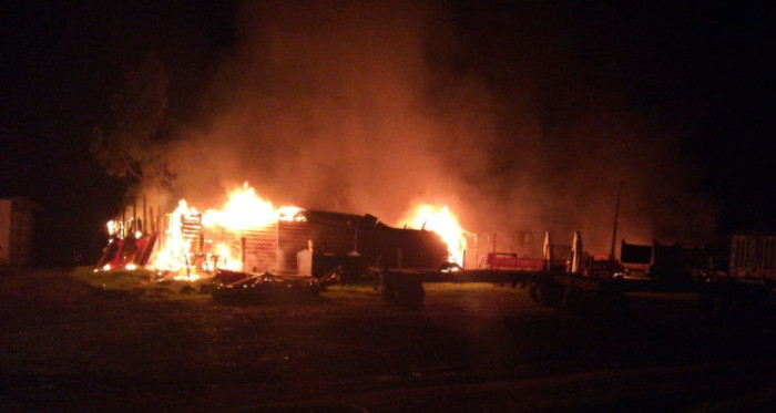 Casa patronal, galpones y maquinarias fueron destruidas tras ataque incendiario en Cañete