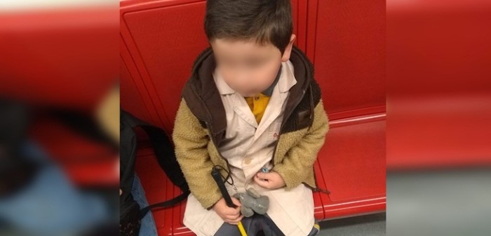 Madre relató lo que sufre su hijo con problemas de visión cada vez que se sube al metro