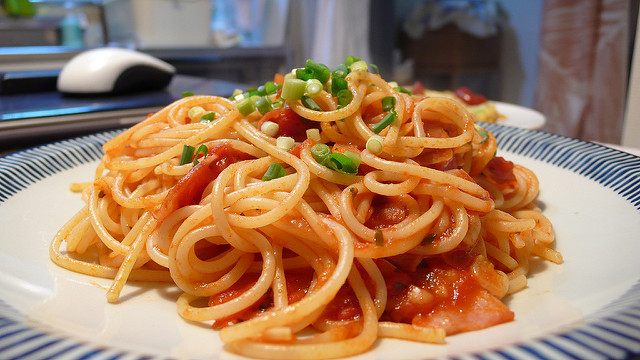 ¿Lo sabías? La función que tiene la característica cuchara que usas para escurrir pastas