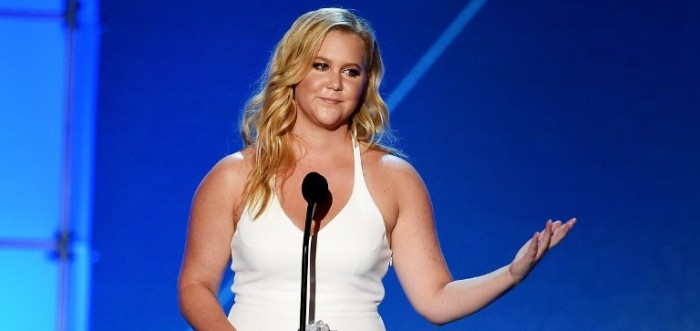 Actriz Amy Schumer se grabó vomitando para mostrar el lado 'poco amable' de un embarazo