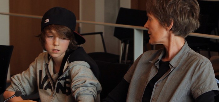 Adolescente come sólo verduras y frutas: madre cree que carnes causan esquizofrenia y cáncer